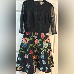 Black lace with floral design elegant dress size 2 women’s